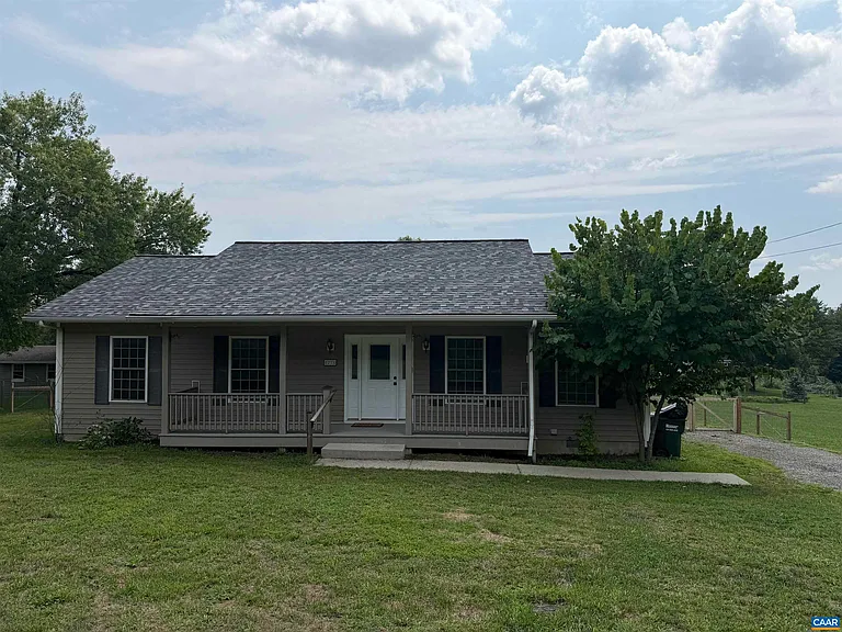 1720 Daybreak Ln — Photo 1