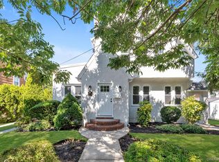 9 May Ct, West Hempstead, NY 11552