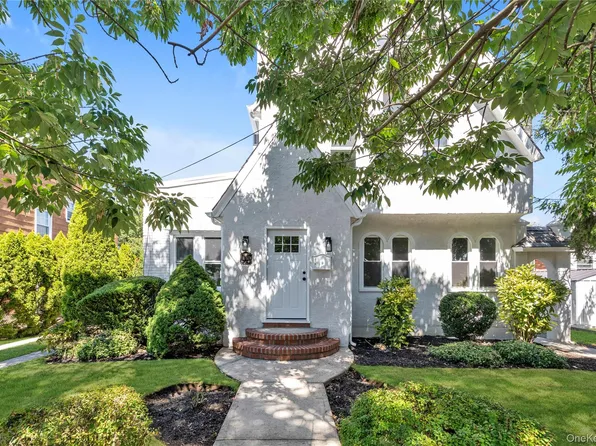 9 May Court, West Hempstead, NY 11552