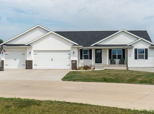 4586 Meadow Creek Dr, Palo, IA 52324