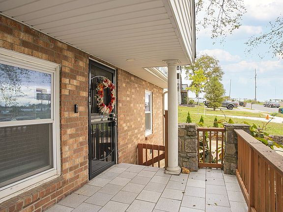 5th image of 445 Dennis Dr