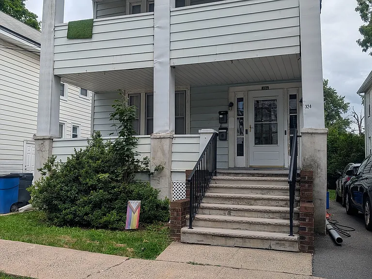 324 Montgomery St — Photo 5