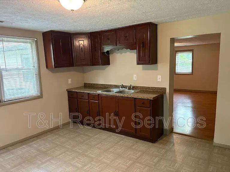3368 Clover Dr — Photo 16