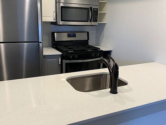 3rd image of 807 W Lynn St APT 103