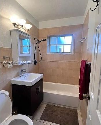 5th image of 2970 NW 15th St #1A