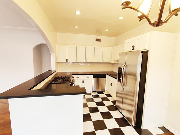 4th image of 1419 S Sherbourne Dr APT 1