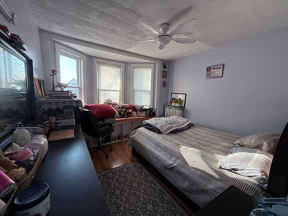 3rd image of 10765 109th St