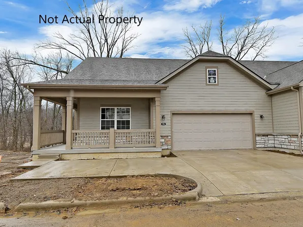 715 Woods Edge Ln, Newark, OH 43055