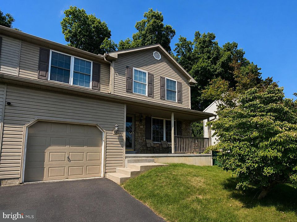 1st image of 222 Bainbridge Cir