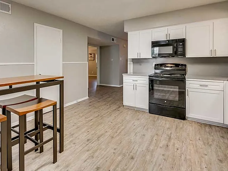 5817 Edmond Ave — Photo 6
