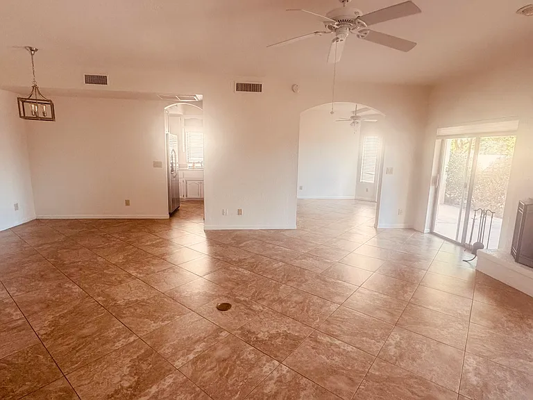 6707 E Kelton Ln — Photo 4