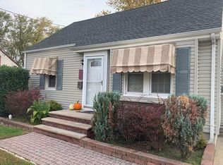 137 7th St, Belford, NJ 07718