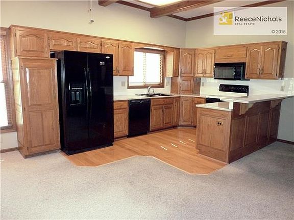 2nd image of 641 NE Saint Andrews Cir