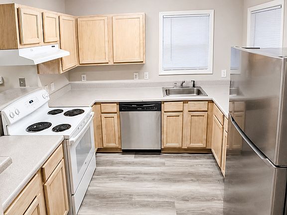 3rd image of 2011 Wolftech Ln