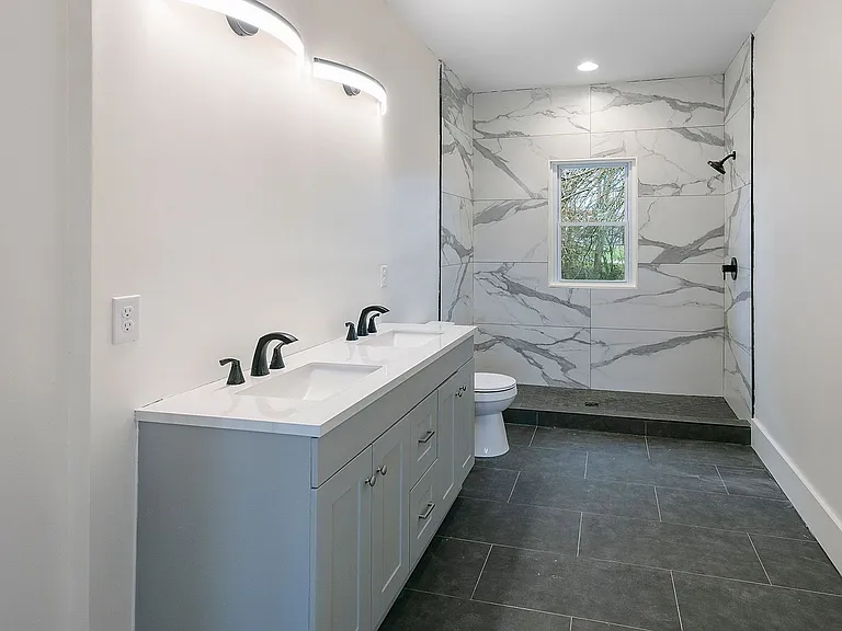 104 E Glenwood Ave — Photo 4