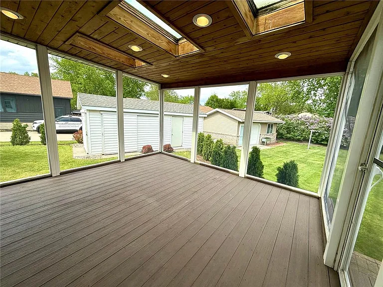 225 Sunrise Blvd — Photo 23