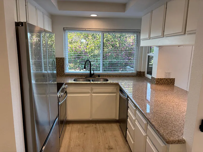 5125 Fontaine St #103 — Photo 6