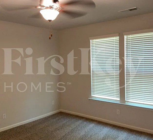 165 Tulip Dr — Photo 7