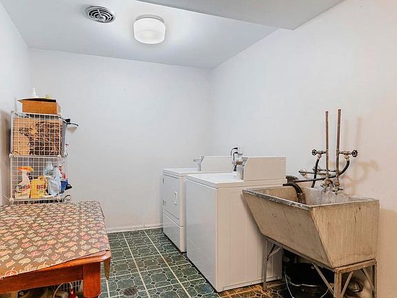 5th image of 12809 Carriage Ln APT 1