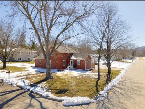 306 9th St E, Wabasha, MN 55981