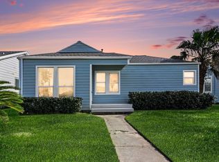 4805 Alamo Dr, Galveston, TX 77551