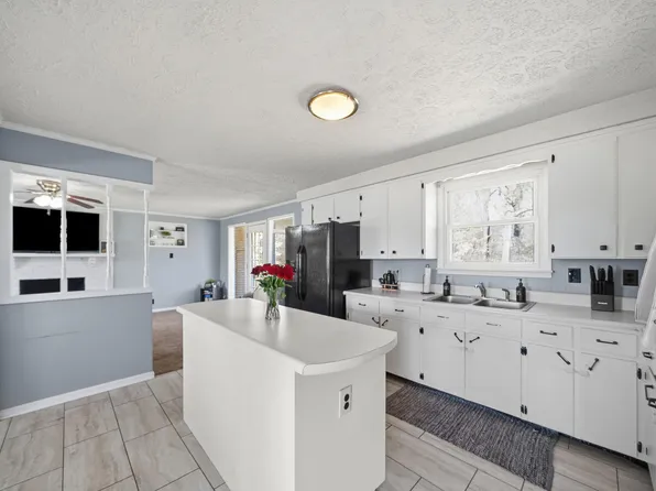 2403 Ashland City Rd, Clarksville, TN 37043