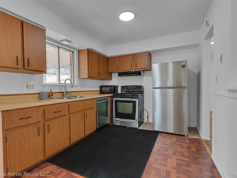 25217 Roan Ave — Photo 10
