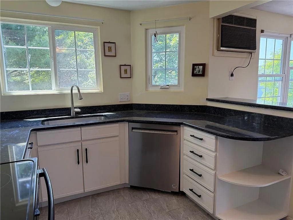 2 bed, 2.0 bath, 1236 sqft, $2,700 — Photo 2