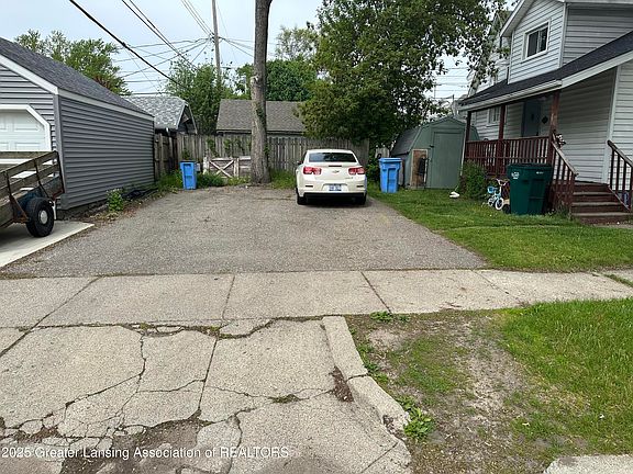4th image of 1703 W Saginaw St