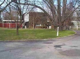 220 Willow Pond Ln, Hewlett, NY 11557