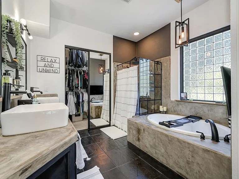 7029 Pembroke Way — Photo 40