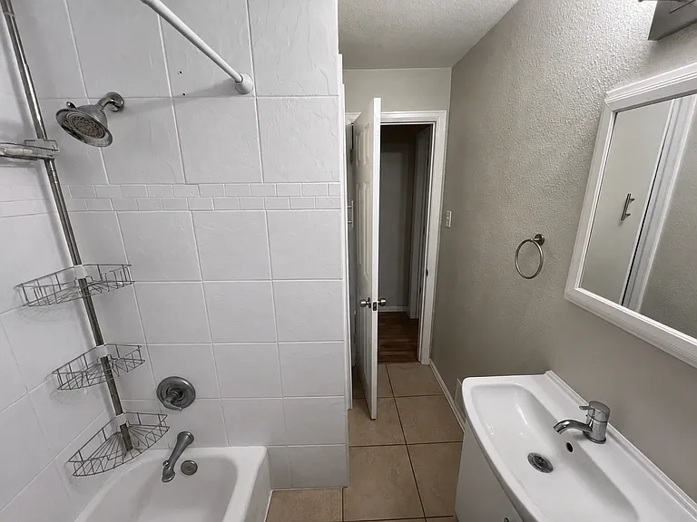 1552 Wolff St — Photo 7