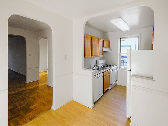 3rd image of 2675 Henry Hudson Pkwy W #2D