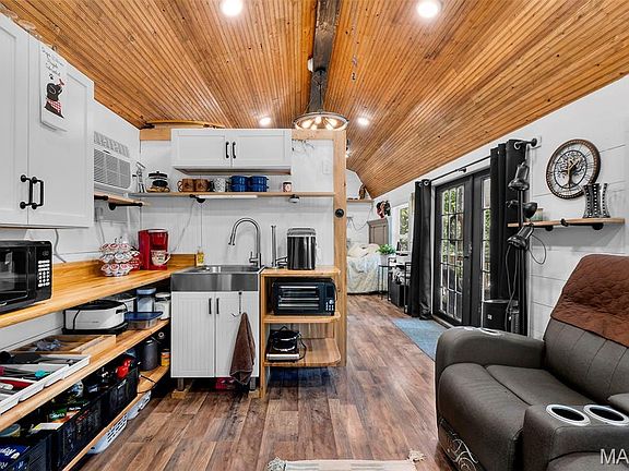 4th image of 4127 Oakwood Rd