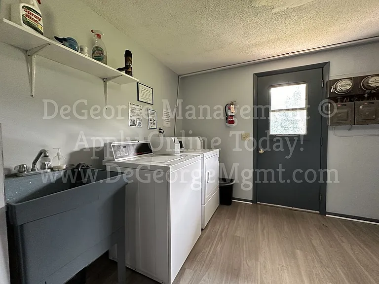 Walworth Garden Apartments — Photo 38