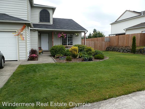 2nd image of 1016 Nepean Dr SE