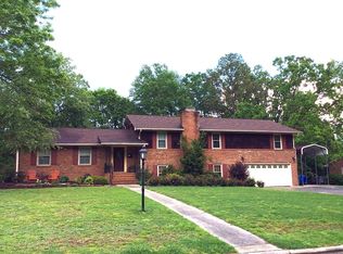 621 Foxwood Dr SE, Concord, NC 28025