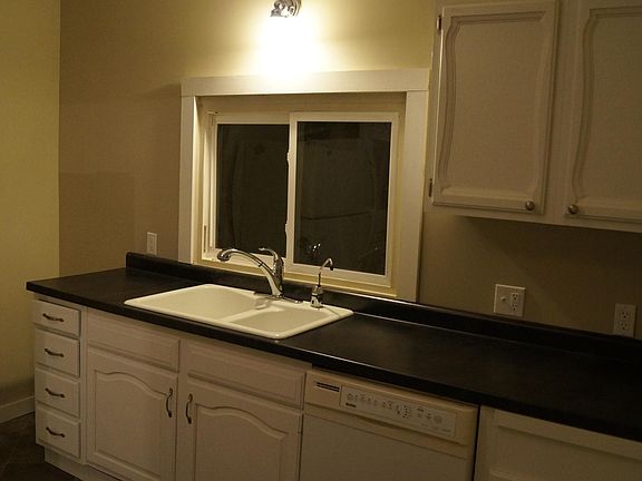 2nd image of 303 Lewis St