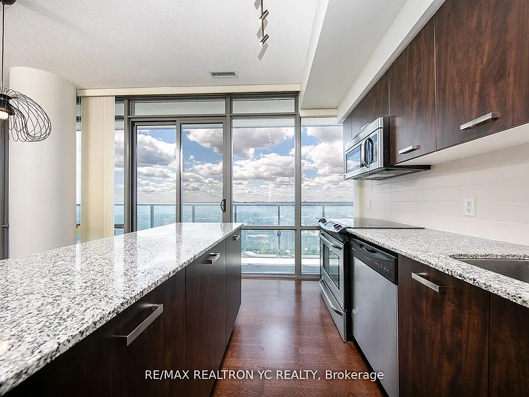 832 Bay St #3510 — Photo 8