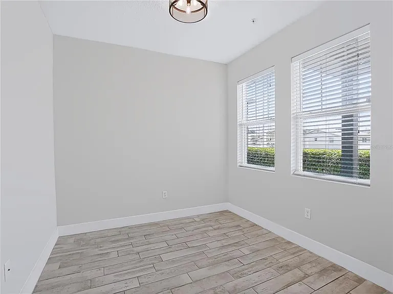 2233R E Kaley Ave #6 — Photo 8