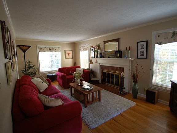 4th image of 164 Greendale Dr