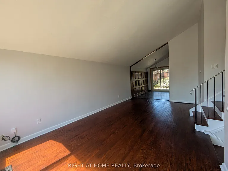 740 Stone St — Photo 12