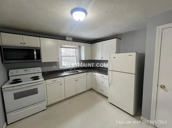 7 Gilchrest Street Pl APT 8, Thomaston, ME 04861