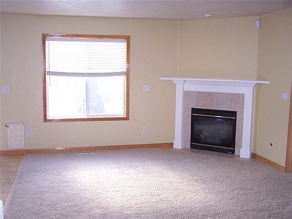 2nd image of 1817 W Camelot Dr