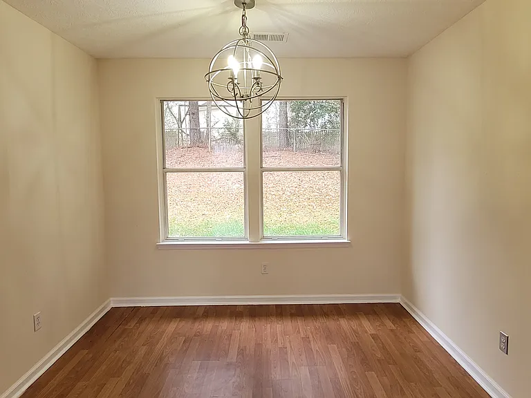 2082 Montgomery Trl — Photo 4