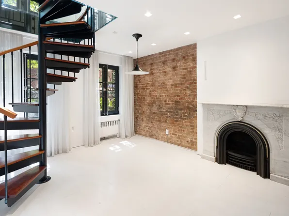 439 West 21st Street image 8 of 12