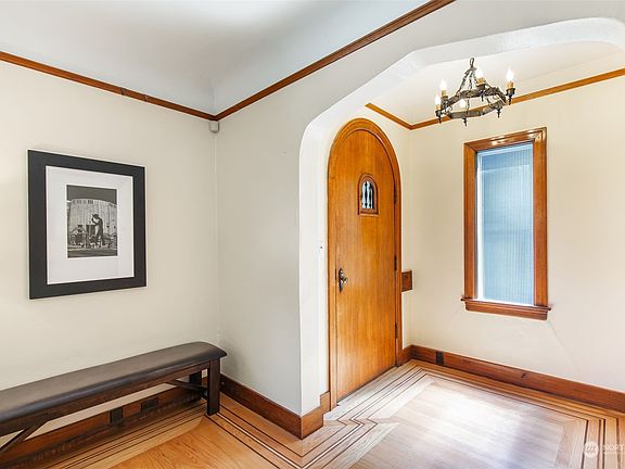 4th image of 7557 32nd Avenue NW