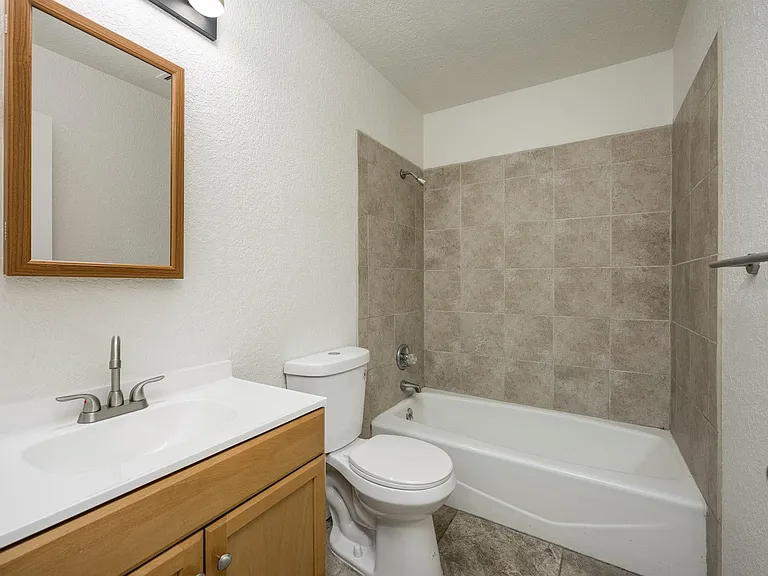 2136 Pioneer Ave — Photo 23