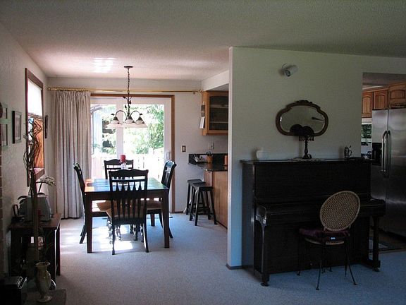 3rd image of 2489 Lake Forest Dr