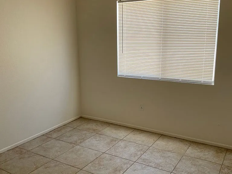 10231 Lawson Ave — Photo 8